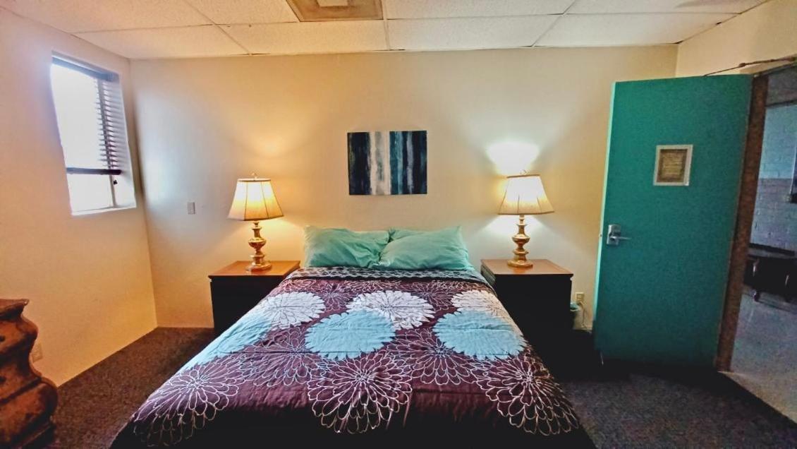 カナブ The Cowboy Bunkhouseホステル エクステリア 写真